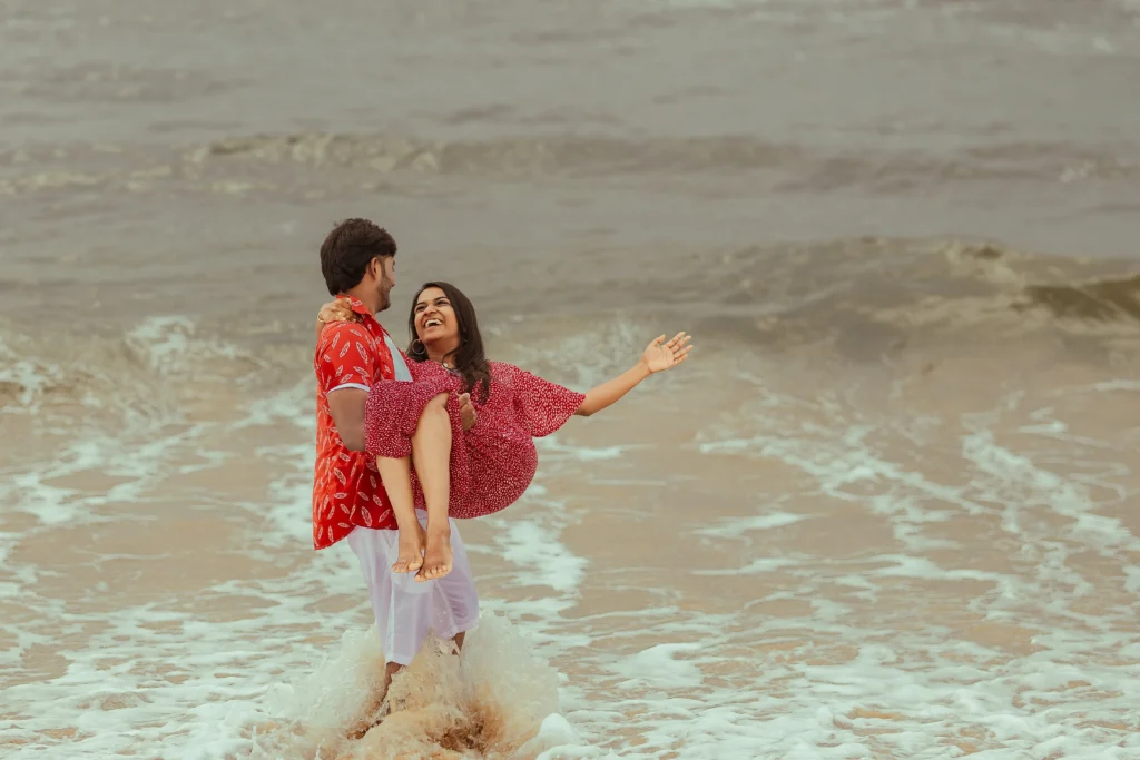 beach outdoor pre wedding photoshoot