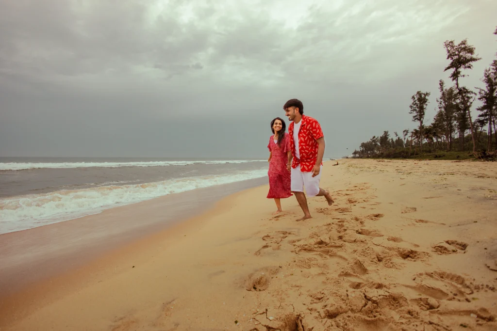 beach outdoor pre wedding photoshoot