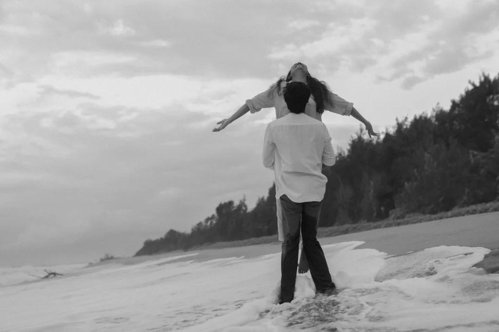 beach outdoor pre wedding photoshoot