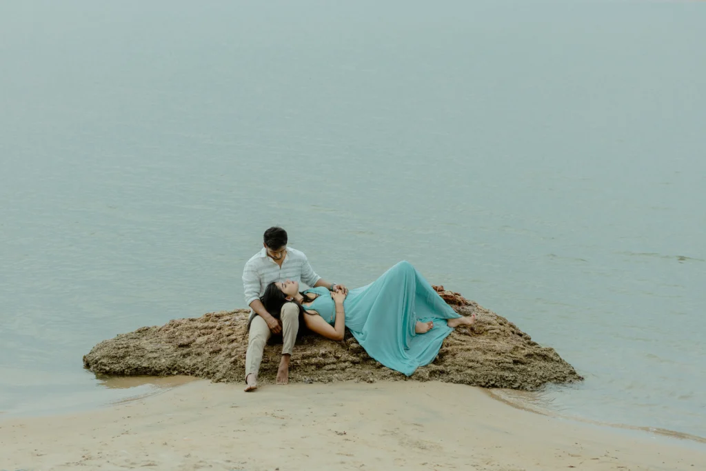 beach outdoor pre wedding photoshoot