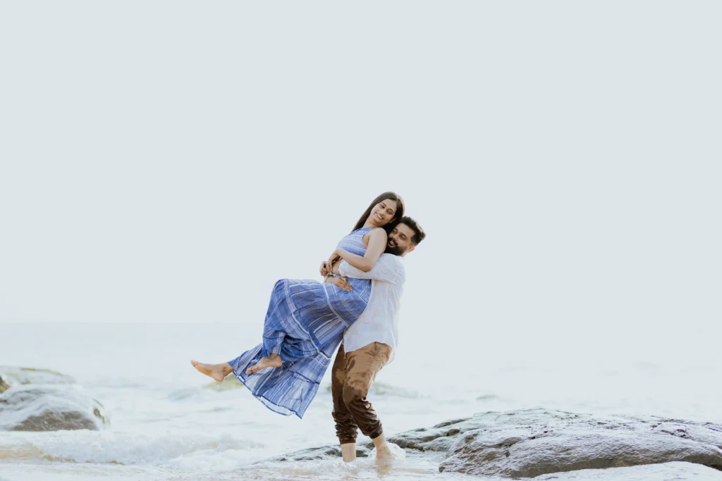 beach outdoor pre wedding photoshoot